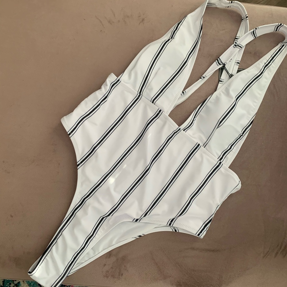 One-piece bathing suit